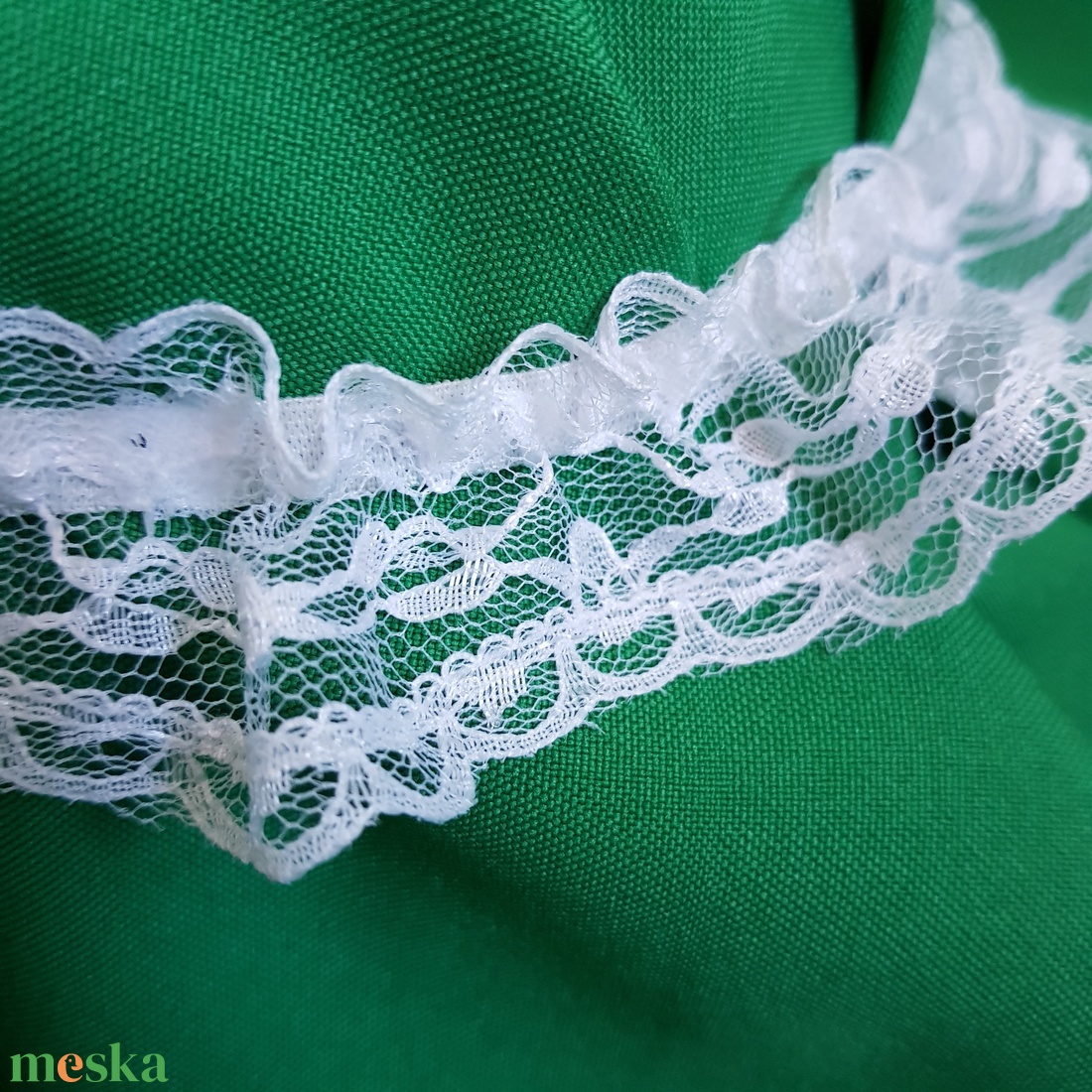 Hófehér csipkés, hófehér masnis menyasszonyi harisnyakötő, combcsipke - esküvő - kiegészítők - harisnyatartó & valami kék - Meska.hu