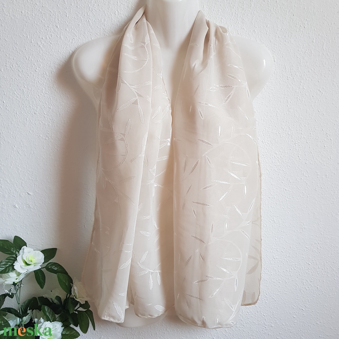 Ekrü színű hímzett muszlin sál, kendő, vállkendő, stóla - esküvő - kiegészítők - bolero és válltakaró - Meska.hu