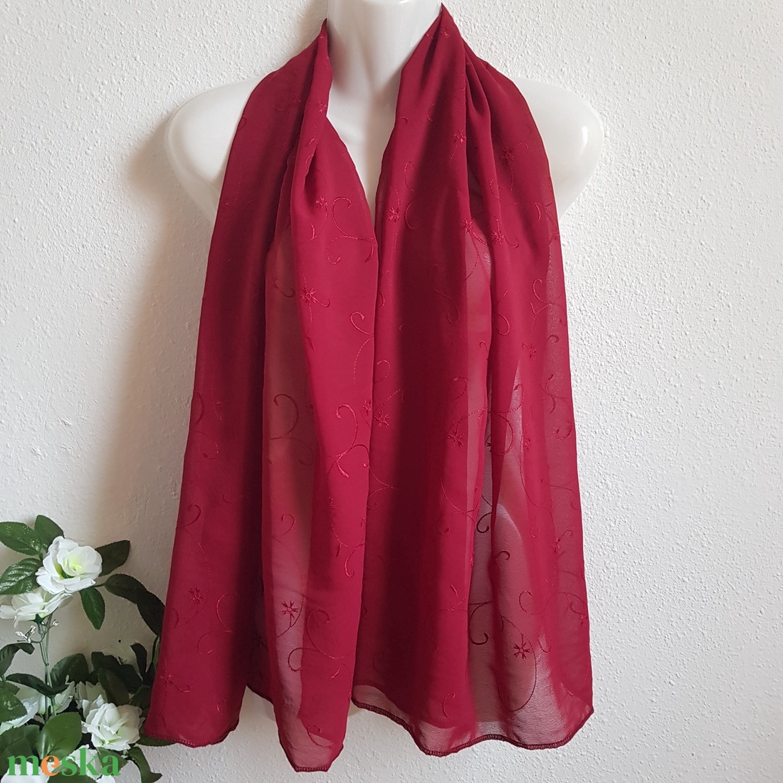 Borvörös színű hímzett muszlin sál, kendő, vállkendő, stóla - esküvő - kiegészítők - bolero és válltakaró - Meska.hu