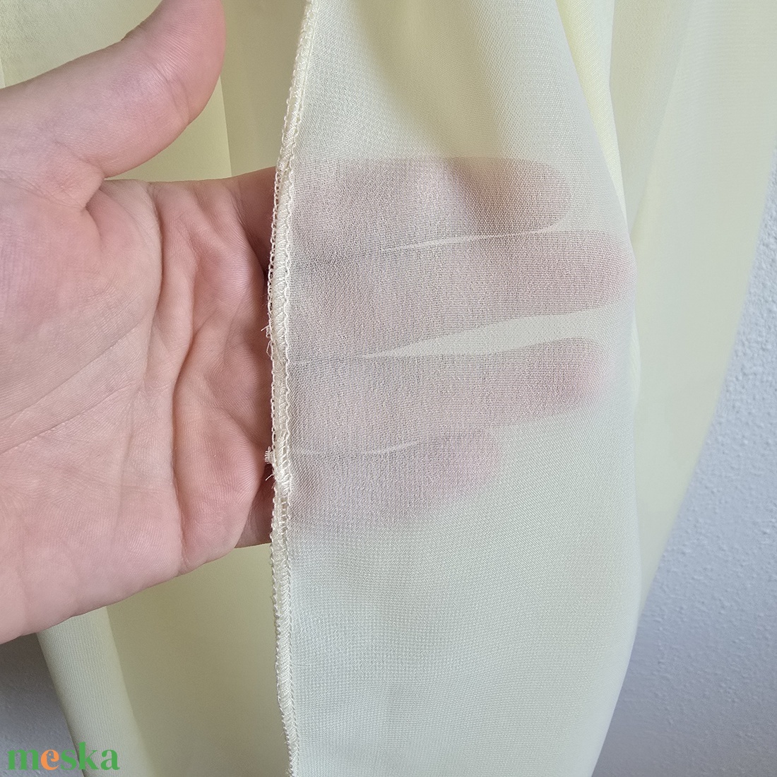 Halvány sárga színű muszlin sál, kendő, vállkendő, stóla - esküvő - kiegészítők - bolero és válltakaró - Meska.hu