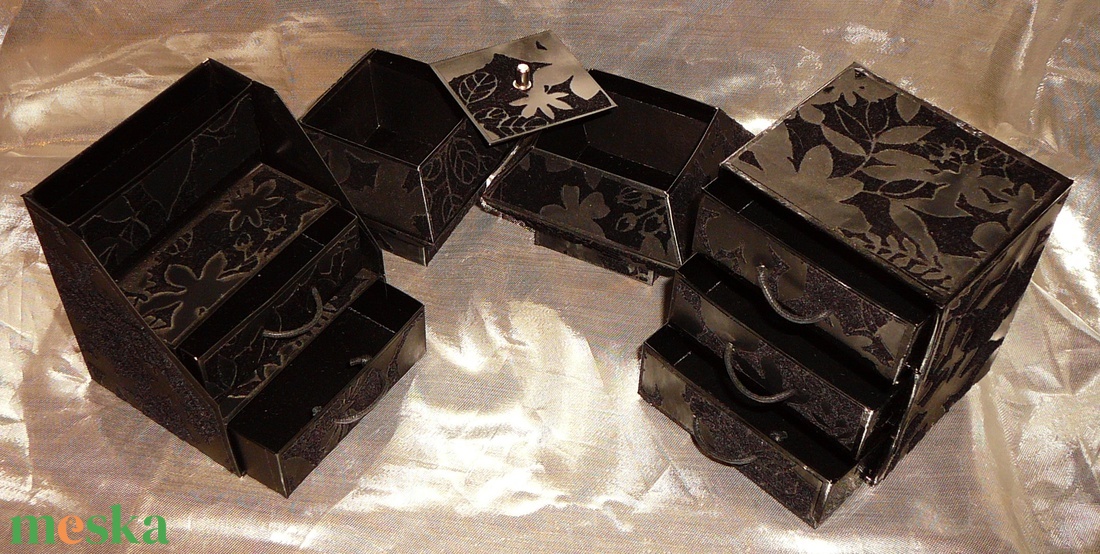 BROKÁTMINTÁS BÁRSONY ékszerdoboz / írószertartó szett /fekete/ - ékszer - ékszertartó - ékszerdoboz - Meska.hu BROKÁTMINTÁS BÁRSONY ékszerdoboz / írószertartó szett /fekete/ - ékszer - ékszertartó - ékszerdoboz - Meska.hu
