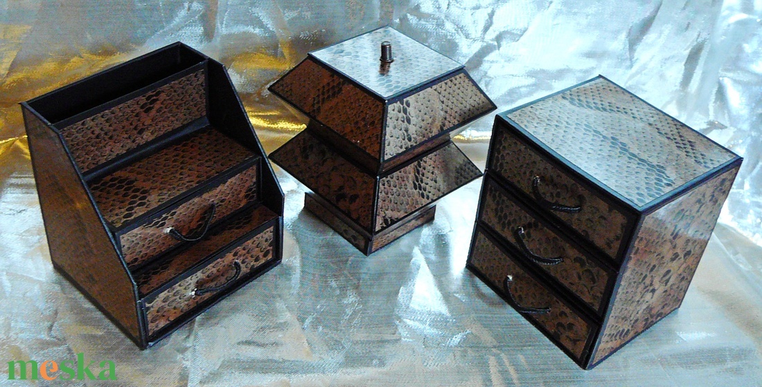 ARANY-BARNA ékszerdoboz / írószertartó szett /fekete alapon/ - ékszer - ékszertartó - ékszerdoboz - Meska.hu ARANY-BARNA ékszerdoboz / írószertartó szett /fekete alapon/ - ékszer - ékszertartó - ékszerdoboz - Meska.hu