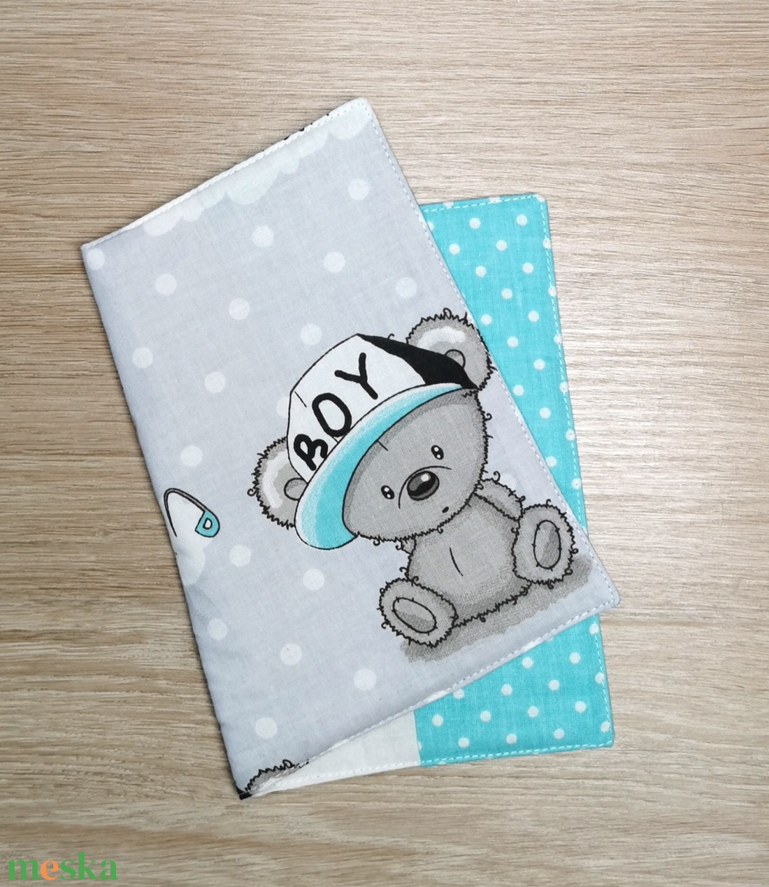 Egészségügyi kiskönyv borító It's a boy macis szürke alapon - könyv & zene - könyvtok - Meska.hu Egészségügyi kiskönyv borító It's a boy macis szürke alapon - könyv & zene - könyvtok - Meska.hu