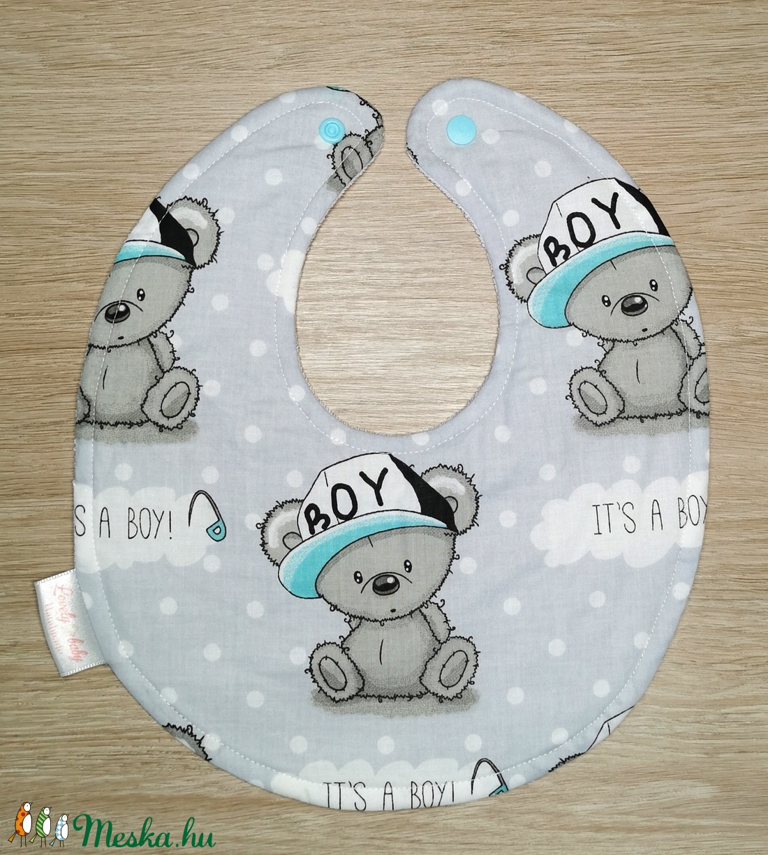 Baba látogató ajándék csomag 4 db-os It's a boy macis szürke alapon - játék & sport - babalátogató ajándékcsomag - Meska.hu Baba látogató ajándék csomag 4 db-os It's a boy macis szürke alapon - játék & sport - babalátogató ajándékcsomag - Meska.hu