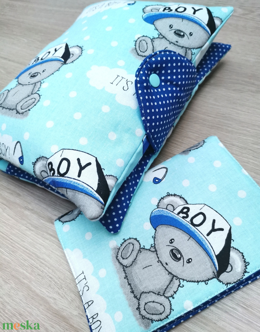Baba látogató ajándék csomag 2db-os It's a boy kék macis - játék & sport - babalátogató ajándékcsomag - Meska.hu Baba látogató ajándék csomag 2db-os It's a boy kék macis - játék & sport - babalátogató ajándékcsomag - Meska.hu