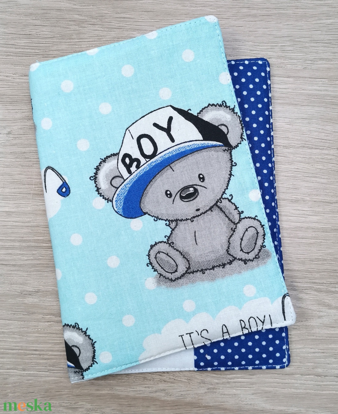 Egészségügyi kiskönyv borító It's a boy kék macis 3 - játék & sport - babalátogató ajándékcsomag - Meska.hu