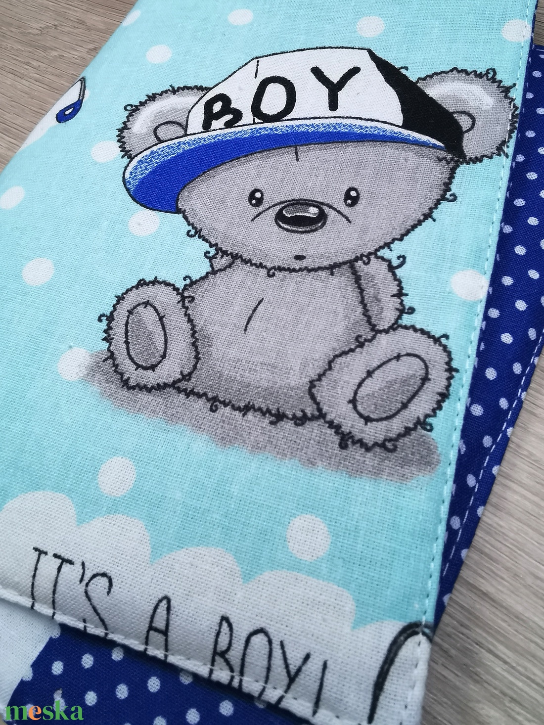 Egészségügyi kiskönyv borító It's a boy kék macis 3 - játék & sport - babalátogató ajándékcsomag - Meska.hu Egészségügyi kiskönyv borító It's a boy kék macis 3 - játék & sport - babalátogató ajándékcsomag - Meska.hu