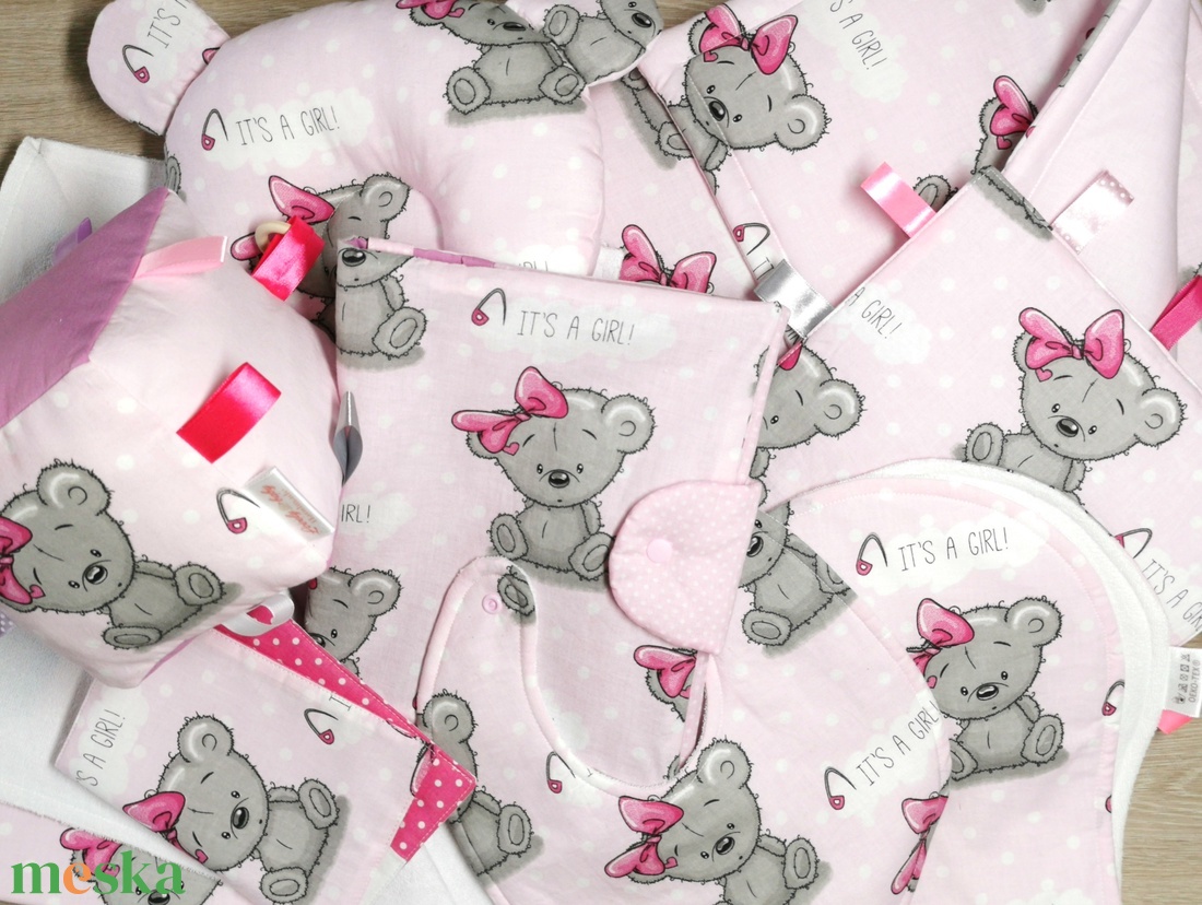 Óriási baba látogató ajándékcsomag 10 részes It's a girl rózsaszín macis - játék & sport - babalátogató ajándékcsomag - Meska.hu