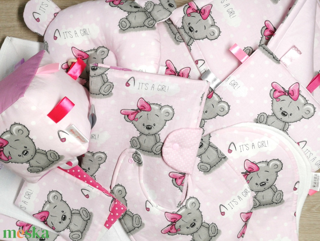 Óriási baba látogató ajándékcsomag 10 részes It's a girl rózsaszín macis - játék & sport - babalátogató ajándékcsomag - Meska.hu Óriási baba látogató ajándékcsomag 10 részes It's a girl rózsaszín macis - játék & sport - babalátogató ajándékcsomag - Meska.hu
