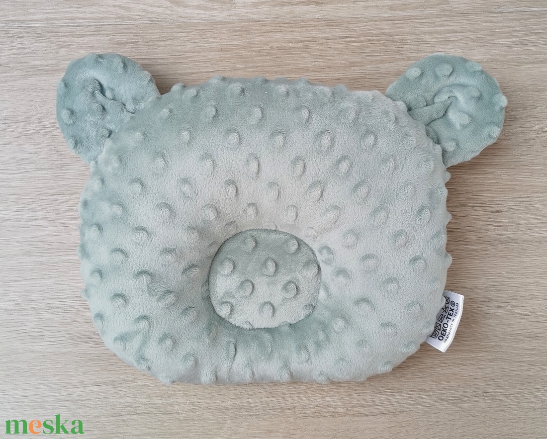 PRÉMIUM Stabilizáló MACI párna Bulldog zsálya minky-vel - otthon & életmód - babaszoba, gyerekszoba - gyerek díszpárna - Meska.hu