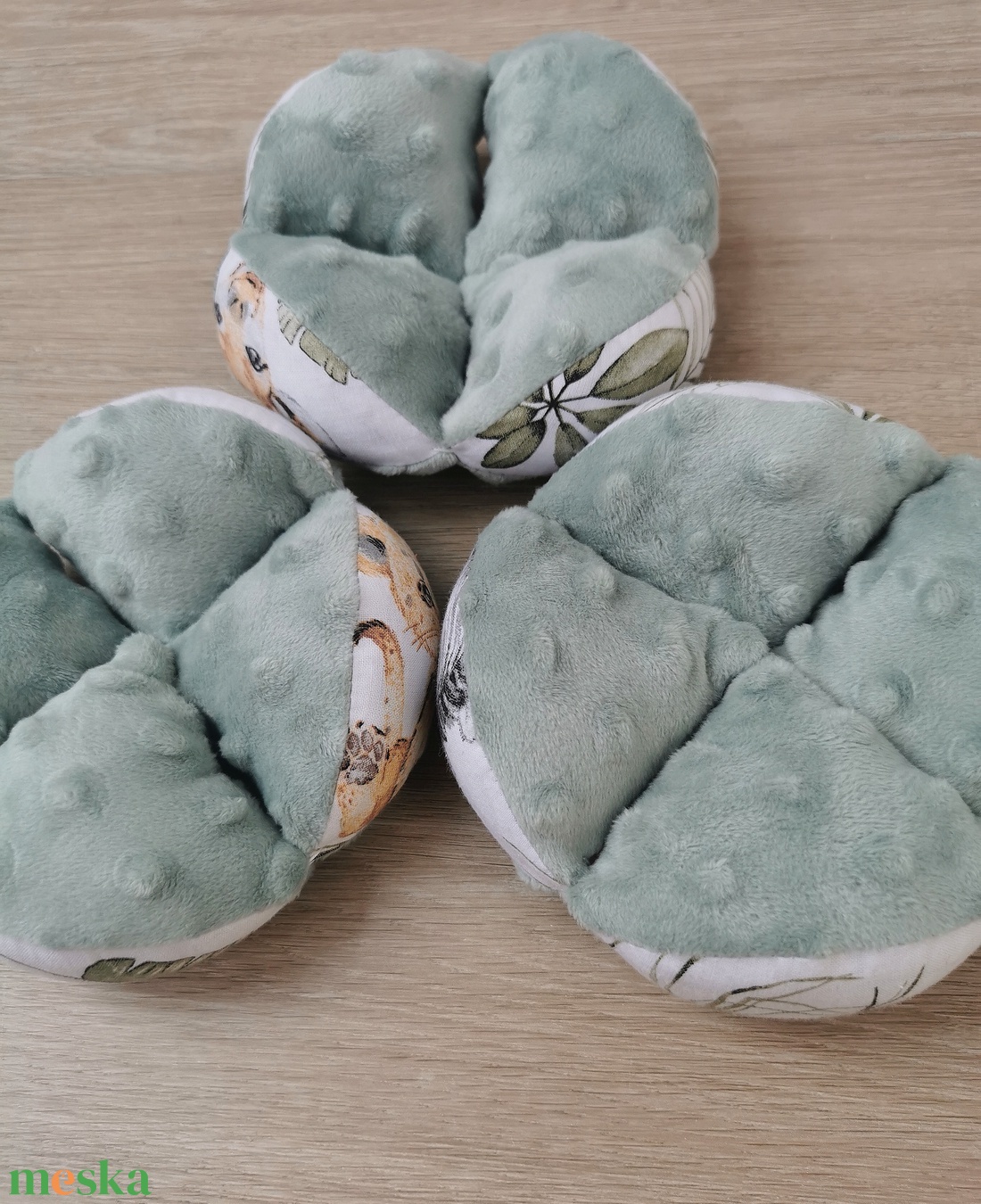 Montessori labda - kölyök vadállatos-Zsálya minkyvel - UNISEX - játék & sport - 3 éves kor alattiaknak - babakocka - Meska.hu Montessori labda - kölyök vadállatos-Zsálya minkyvel - UNISEX - játék & sport - 3 éves kor alattiaknak - babakocka - Meska.hu