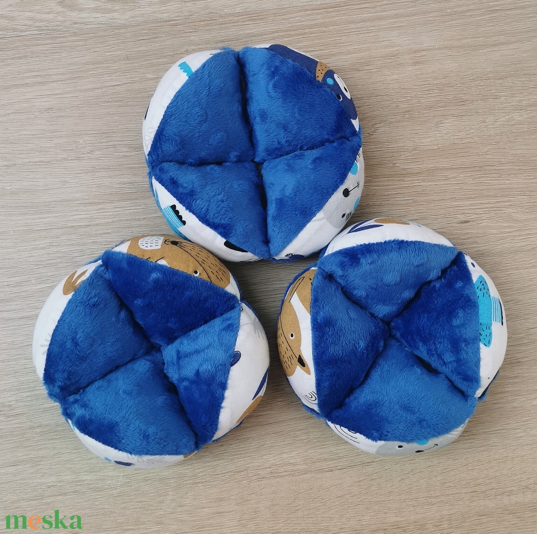 Montessori labda - kék-szürke macis nyuszis kék minky-vel - játék & sport - 3 éves kor alattiaknak - babakocka - Meska.hu Montessori labda - kék-szürke macis nyuszis kék minky-vel - játék & sport - 3 éves kor alattiaknak - babakocka - Meska.hu