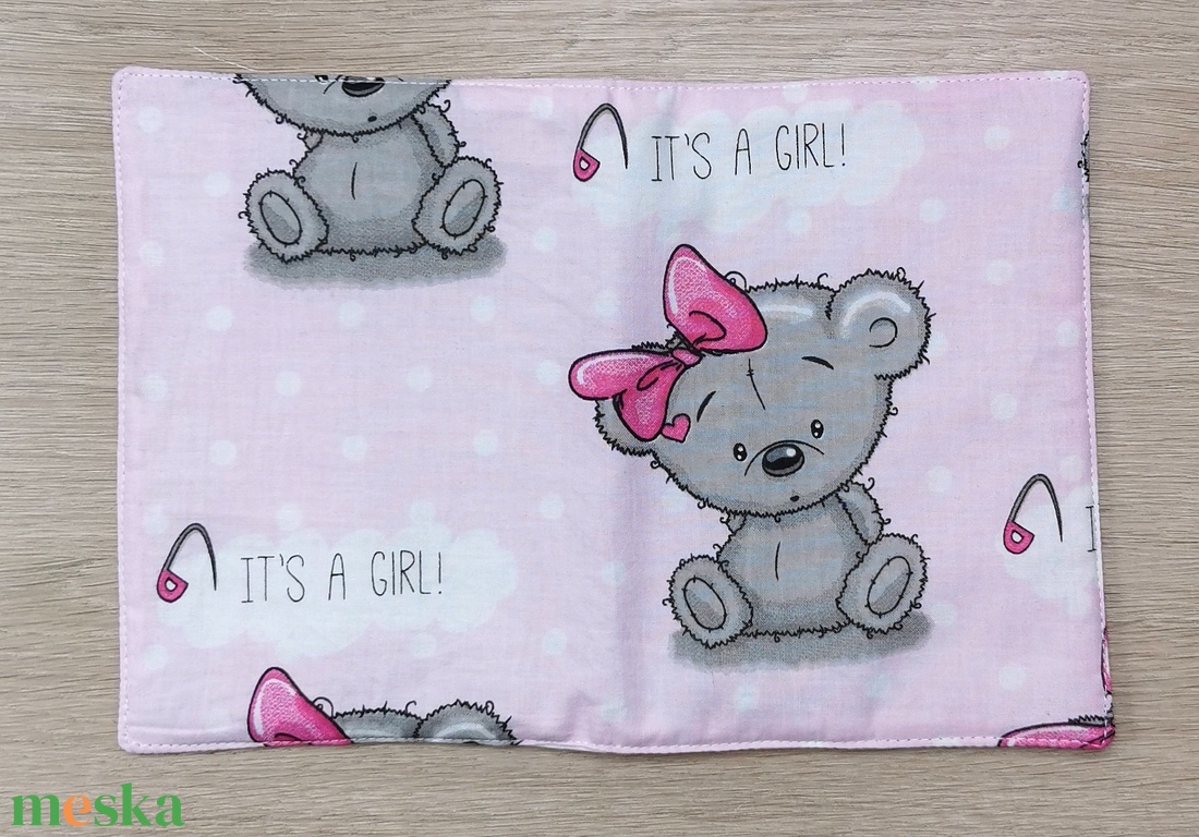 Egészségügyi kiskönyv borító It's a girl macis rózsaszín alapon 2 - játék & sport - babalátogató ajándékcsomag - Meska.hu Egészségügyi kiskönyv borító It's a girl macis rózsaszín alapon 2 - játék & sport - babalátogató ajándékcsomag - Meska.hu