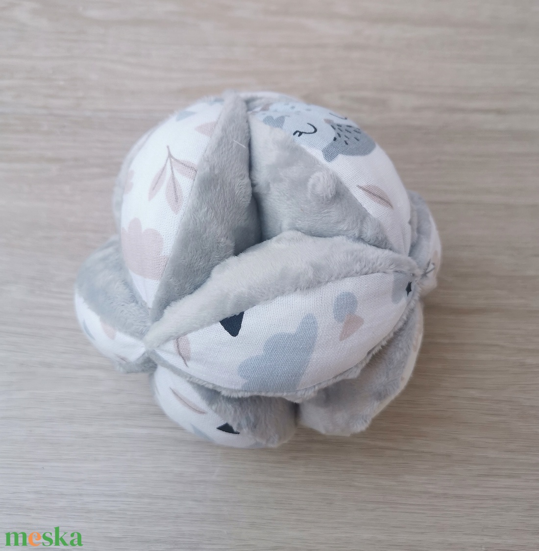 Montessori labda - Szürke bézs bagoly nyuszi - világos szürke minkyvel UNISEX - játék & sport - 3 éves kor alattiaknak - babakocka - Meska.hu Montessori labda - Szürke bézs bagoly nyuszi - világos szürke minkyvel UNISEX - játék & sport - 3 éves kor alattiaknak - babakocka - Meska.hu