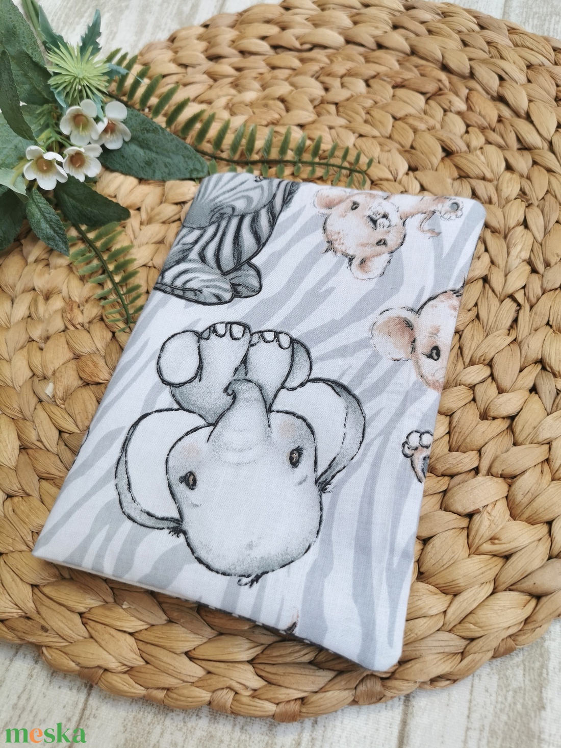 Egészségügyi kiskönyv borító - Nagy mintás bébi állatos - Beige pöttyös UNISEX - játék & sport - babalátogató ajándékcsomag - Meska.hu Egészségügyi kiskönyv borító - Nagy mintás bébi állatos - Beige pöttyös UNISEX - játék & sport - babalátogató ajándékcsomag - Meska.hu