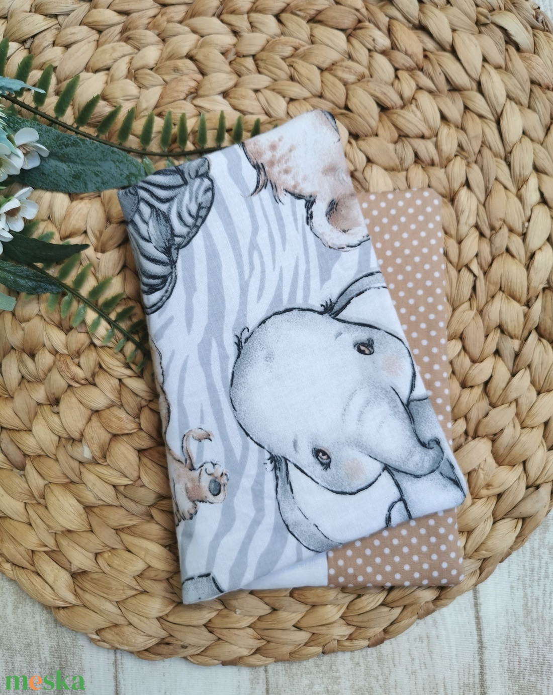 Egészségügyi kiskönyv borító - Nagy mintás bébi állatos - Beige pöttyös UNISEX - játék & sport - babalátogató ajándékcsomag - Meska.hu Egészségügyi kiskönyv borító - Nagy mintás bébi állatos - Beige pöttyös UNISEX - játék & sport - babalátogató ajándékcsomag - Meska.hu