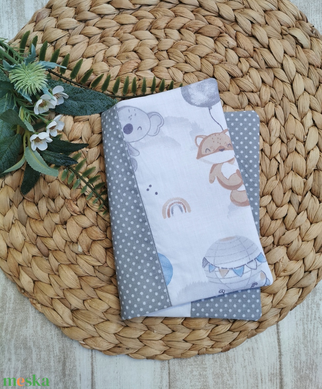 Egészségügyi kiskönyv borító - Elefánt, róka, koala lufival - világos szürke pöttyös oldallal UNISEX - játék & sport - babalátogató ajándékcsomag - Meska.hu Egészségügyi kiskönyv borító - Elefánt, róka, koala lufival - világos szürke pöttyös oldallal UNISEX - játék & sport - babalátogató ajándékcsomag - Meska.hu