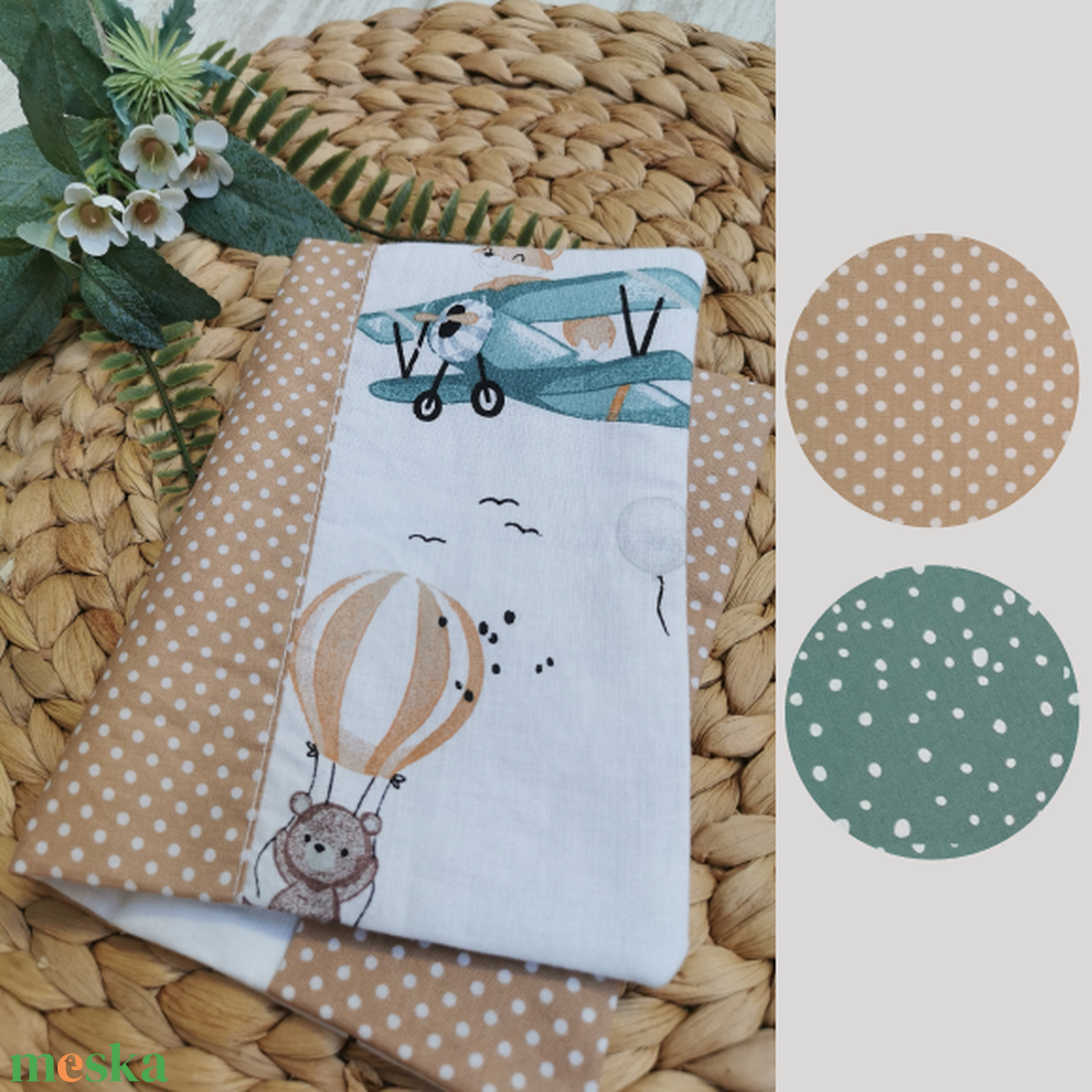 Egészségügyi kiskönyv borító Zöld repülő róka, maci, nyuszi- beige pöttyös oldallal UNISEX - játék & sport - babalátogató ajándékcsomag - Meska.hu Egészségügyi kiskönyv borító Zöld repülő róka, maci, nyuszi- beige pöttyös oldallal UNISEX - játék & sport - babalátogató ajándékcsomag - Meska.hu