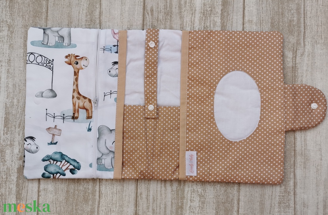 PRÉMIUM Utazó pelenkatartó táska állatkert - beige pöttyös - táska & tok - pelenkatáska - pelenkatartó tok - Meska.hu PRÉMIUM Utazó pelenkatartó táska állatkert - beige pöttyös - táska & tok - pelenkatáska - pelenkatartó tok - Meska.hu