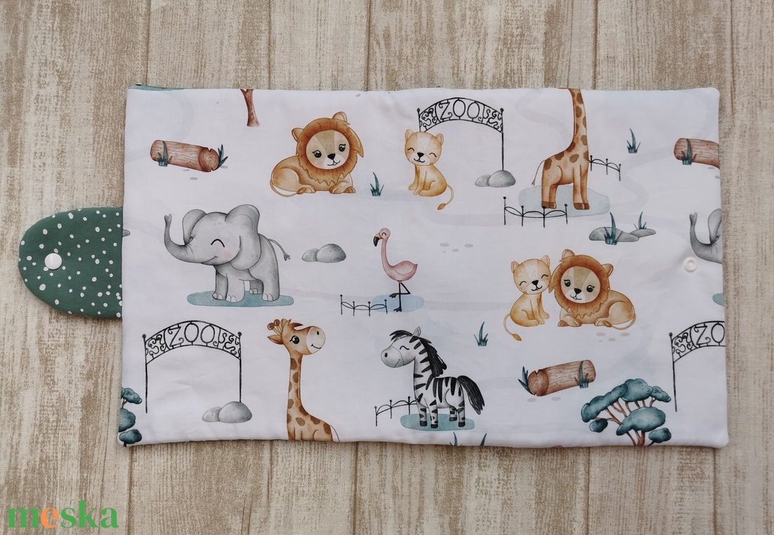PRÉMIUM Utazó pelenkatartó táska állatkert - zsálya pöttyös - táska & tok - pelenkatáska - pelenkatartó tok - Meska.hu PRÉMIUM Utazó pelenkatartó táska állatkert - zsálya pöttyös - táska & tok - pelenkatáska - pelenkatartó tok - Meska.hu