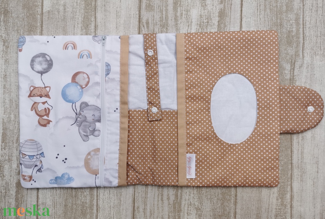Utazó pelenkatartó táska Elefánt, róka, koala lufival - beige pöttyös UNISEX - táska & tok - pelenkatáska - pelenkatartó tok - Meska.hu Utazó pelenkatartó táska Elefánt, róka, koala lufival - beige pöttyös UNISEX - táska & tok - pelenkatáska - pelenkatartó tok - Meska.hu