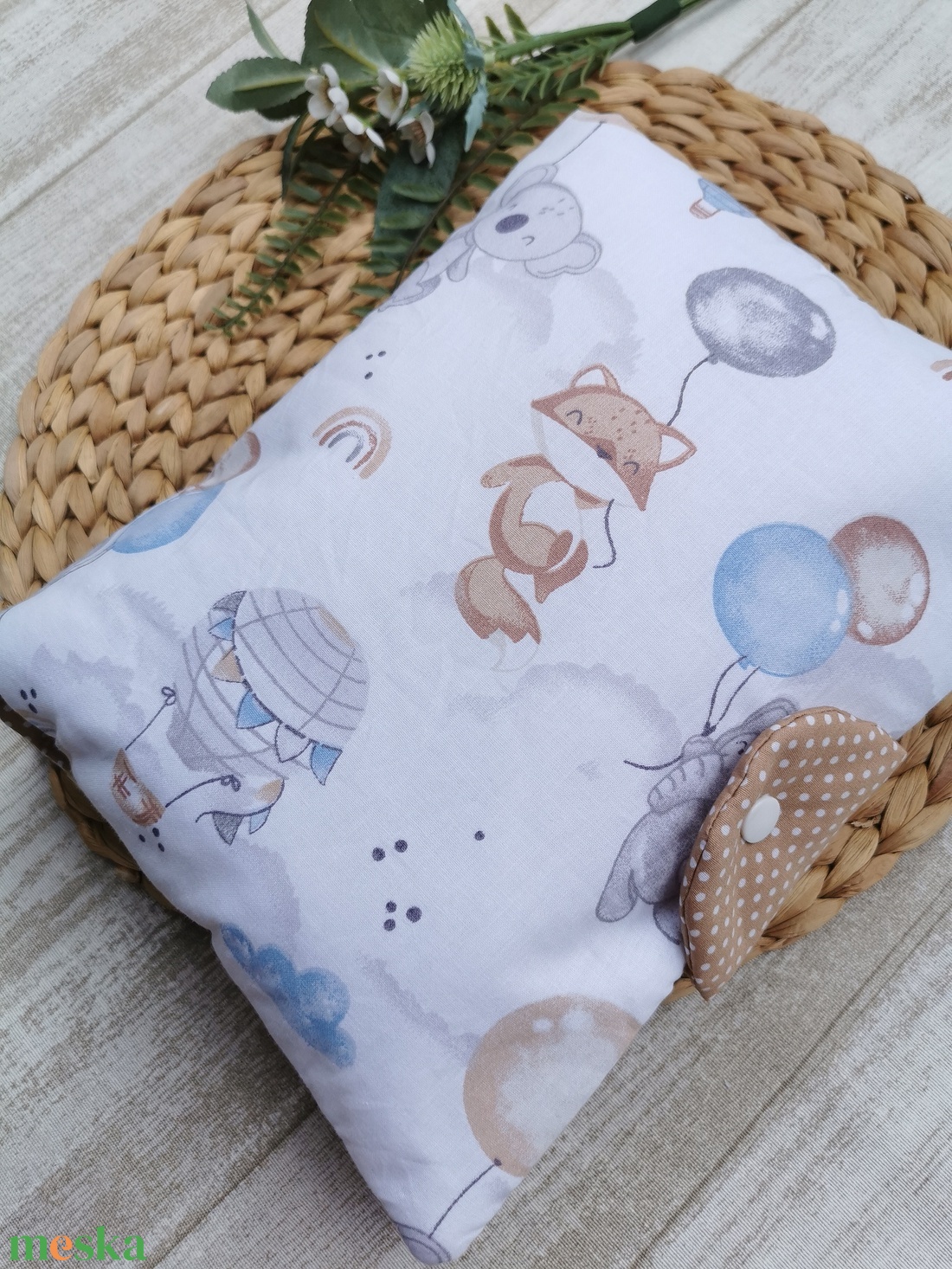 Utazó pelenkatartó táska Elefánt, róka, koala lufival - beige pöttyös UNISEX - táska & tok - pelenkatáska - pelenkatartó tok - Meska.hu Utazó pelenkatartó táska Elefánt, róka, koala lufival - beige pöttyös UNISEX - táska & tok - pelenkatáska - pelenkatartó tok - Meska.hu