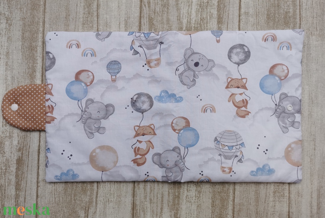 Utazó pelenkatartó táska Elefánt, róka, koala lufival - beige pöttyös UNISEX - táska & tok - pelenkatáska - pelenkatartó tok - Meska.hu Utazó pelenkatartó táska Elefánt, róka, koala lufival - beige pöttyös UNISEX - táska & tok - pelenkatáska - pelenkatartó tok - Meska.hu