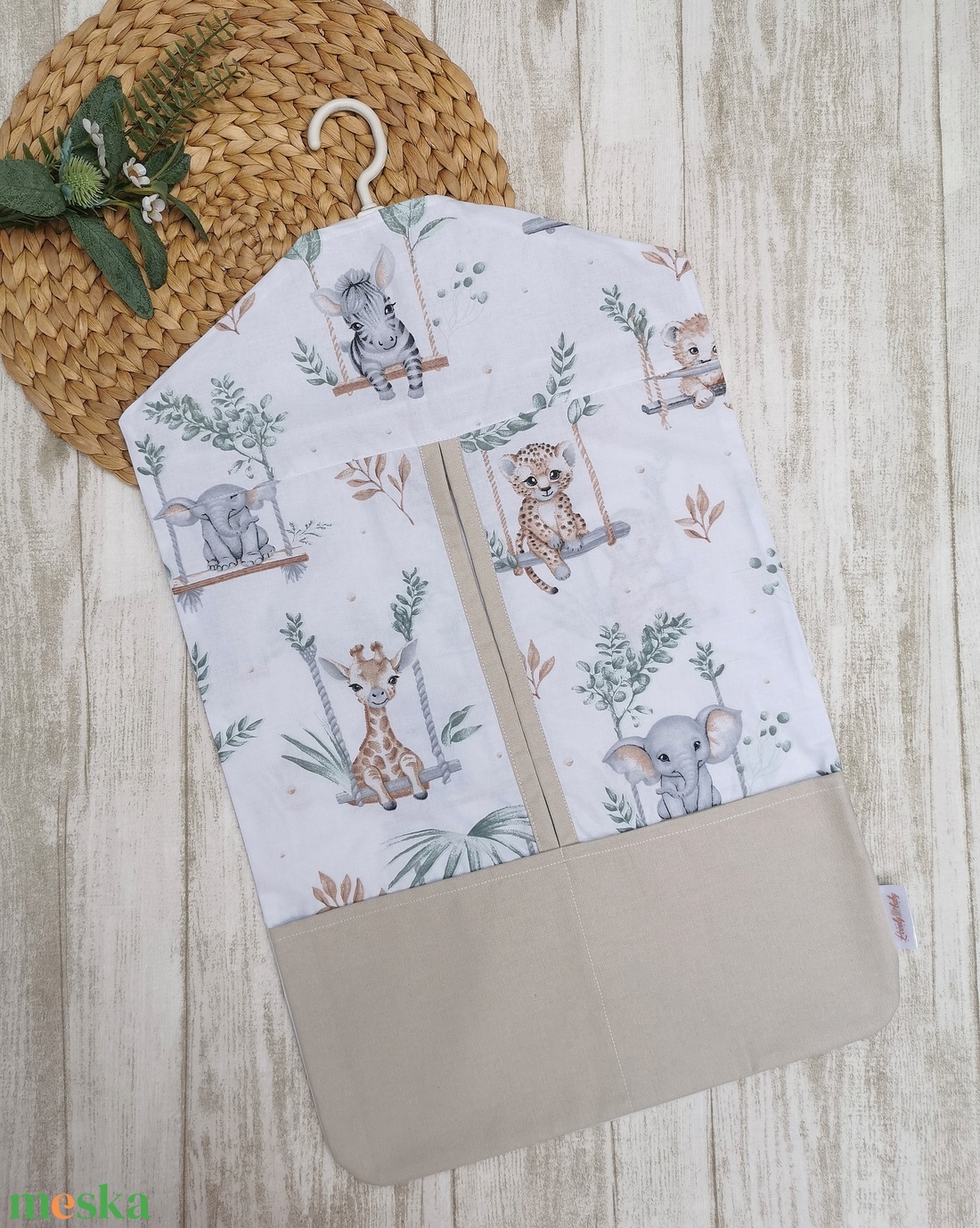 Óvodai vállfás ruhazsák hintázó szafari állatok- beige UNISEX - játék & sport - ovis felszerelés - ovis szett - Meska.hu Óvodai vállfás ruhazsák hintázó szafari állatok- beige UNISEX - játék & sport - ovis felszerelés - ovis szett - Meska.hu