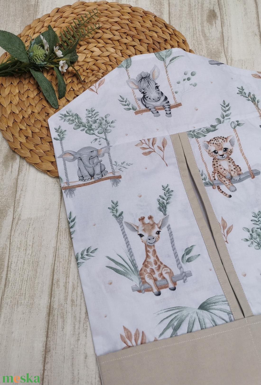 Óvodai vállfás ruhazsák hintázó szafari állatok- beige UNISEX - játék & sport - ovis felszerelés - ovis szett - Meska.hu Óvodai vállfás ruhazsák hintázó szafari állatok- beige UNISEX - játék & sport - ovis felszerelés - ovis szett - Meska.hu