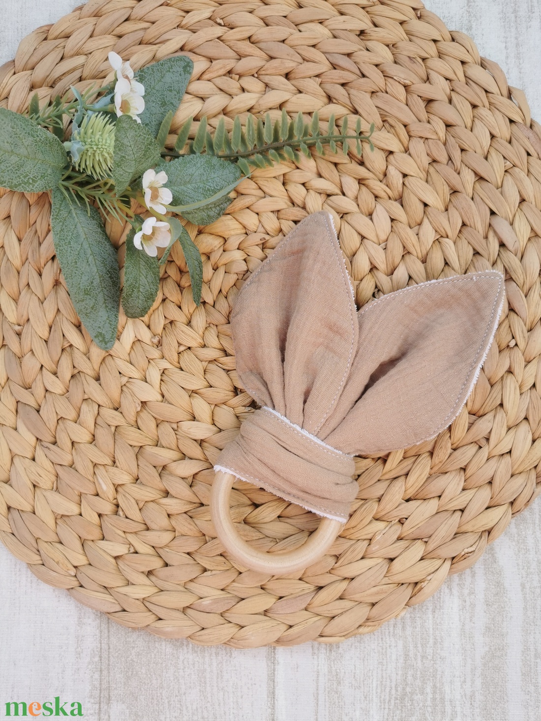 Nyuszifüles rágóka fa karikával - Barna duplagéz anyagból UNISEX - játék & sport - babalátogató ajándékcsomag - Meska.hu