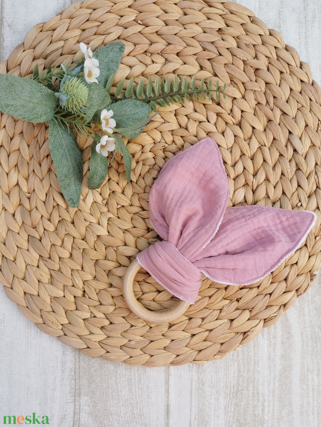 Nyuszifüles rágóka fa karikával - Mályva duplagéz anyagból  - játék & sport - babalátogató ajándékcsomag - Meska.hu