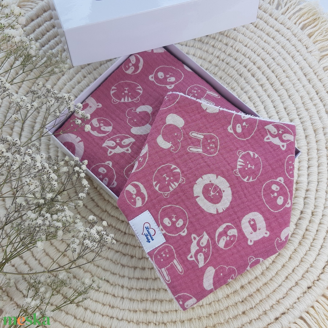 Babalátogató ajándék csomag, pink állatok, duplagéz babatakaró és vízhatlan nyálkendő - játék & sport - babalátogató ajándékcsomag - Meska.hu Babalátogató ajándék csomag, pink állatok, duplagéz babatakaró és vízhatlan nyálkendő - játék & sport - babalátogató ajándékcsomag - Meska.hu
