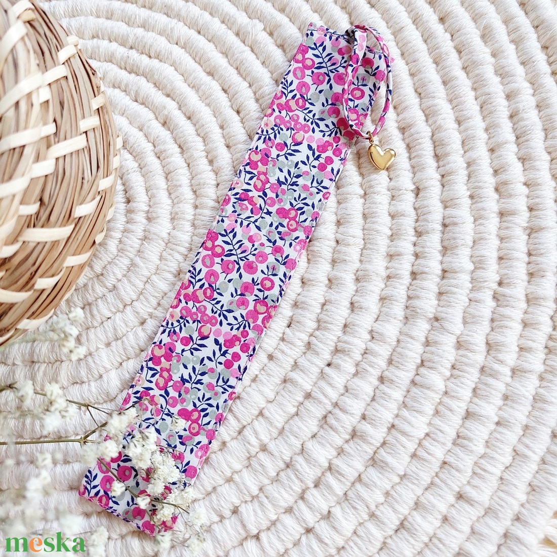 Liberty könyvjelző szivecske medállal, apró pink virágos, LuannaBaby - könyv & zene - könyvjelző - Meska.hu Liberty könyvjelző szivecske medállal, apró pink virágos, LuannaBaby - könyv & zene - könyvjelző - Meska.hu