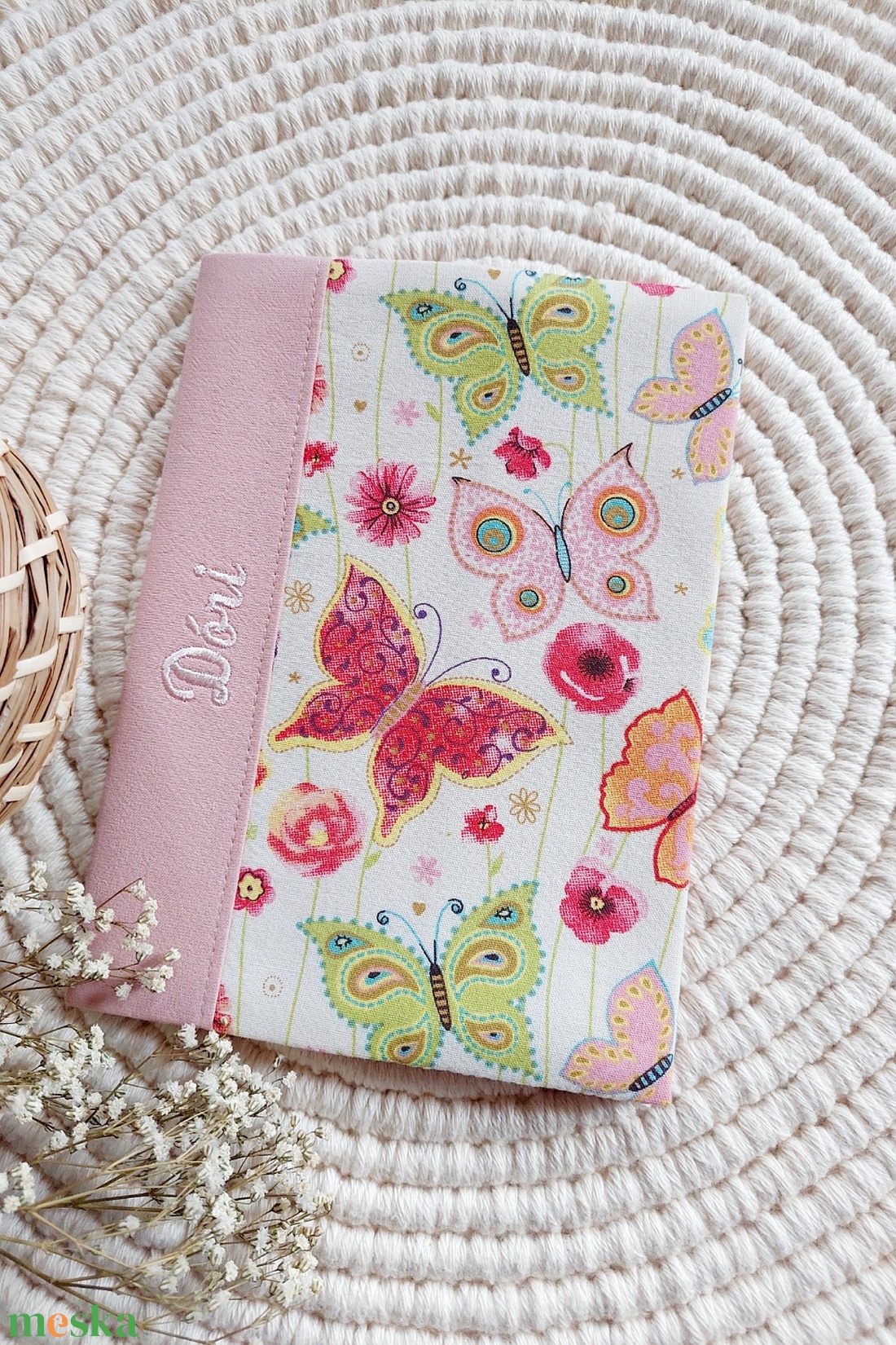 Egészségügyi kiskönyv borító névhímzéssel, színes pillangók, LuannaBaby  - otthon & életmód - papír, írószer - egészségügyi kiskönyv borító - Meska.hu Egészségügyi kiskönyv borító névhímzéssel, színes pillangók, LuannaBaby  - otthon & életmód - papír, írószer - egészségügyi kiskönyv borító - Meska.hu