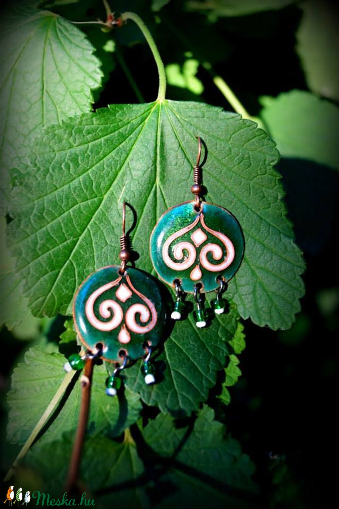 Zöld-fehér tűzzománc fülbevaló -  - Meska.hu