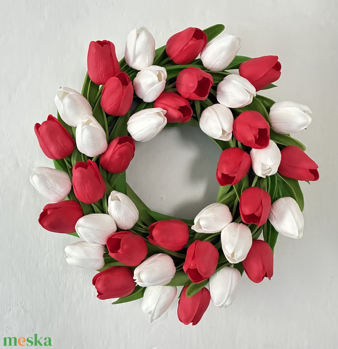 Tulipánkoszorú piros fehér - otthon & életmód - dekoráció - ajtó- és ablak dekoráció - ajtódísz & kopogtató - Meska.hu
