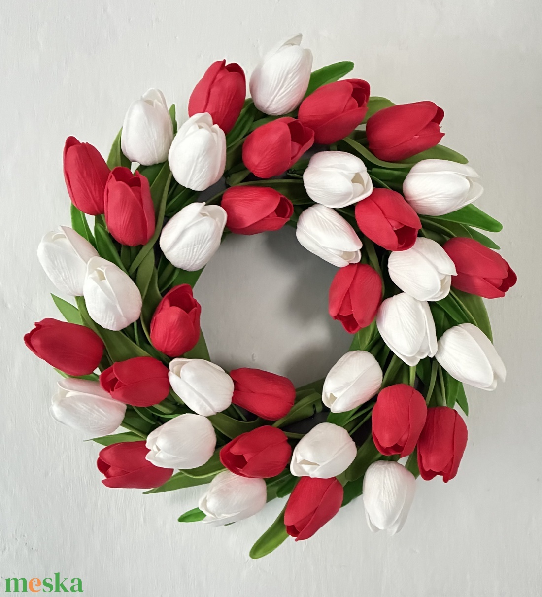 Tulipánkoszorú piros fehér - otthon & életmód - dekoráció - ajtó- és ablak dekoráció - ajtódísz & kopogtató - Meska.hu