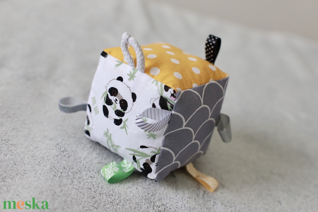 Kontrasztos pandás babakocka - játék & sport - 3 éves kor alattiaknak - babakocka - Meska.hu Kontrasztos pandás babakocka - játék & sport - 3 éves kor alattiaknak - babakocka - Meska.hu