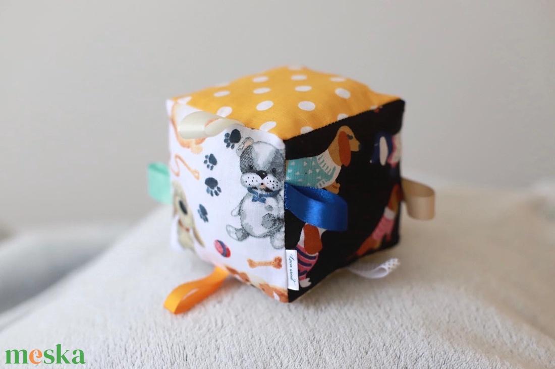 Kontrasztos tacskós / kutyás babakocka - játék & sport - 3 éves kor alattiaknak - babakocka - Meska.hu Kontrasztos tacskós / kutyás babakocka - játék & sport - 3 éves kor alattiaknak - babakocka - Meska.hu