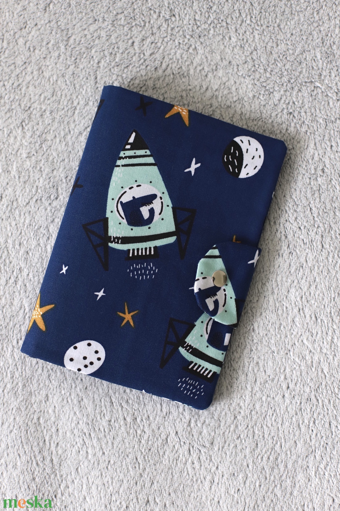 Űrhajós egészségügyi kiskönyv borító - otthon & életmód - papír, írószer - egészségügyi kiskönyv borító - Meska.hu