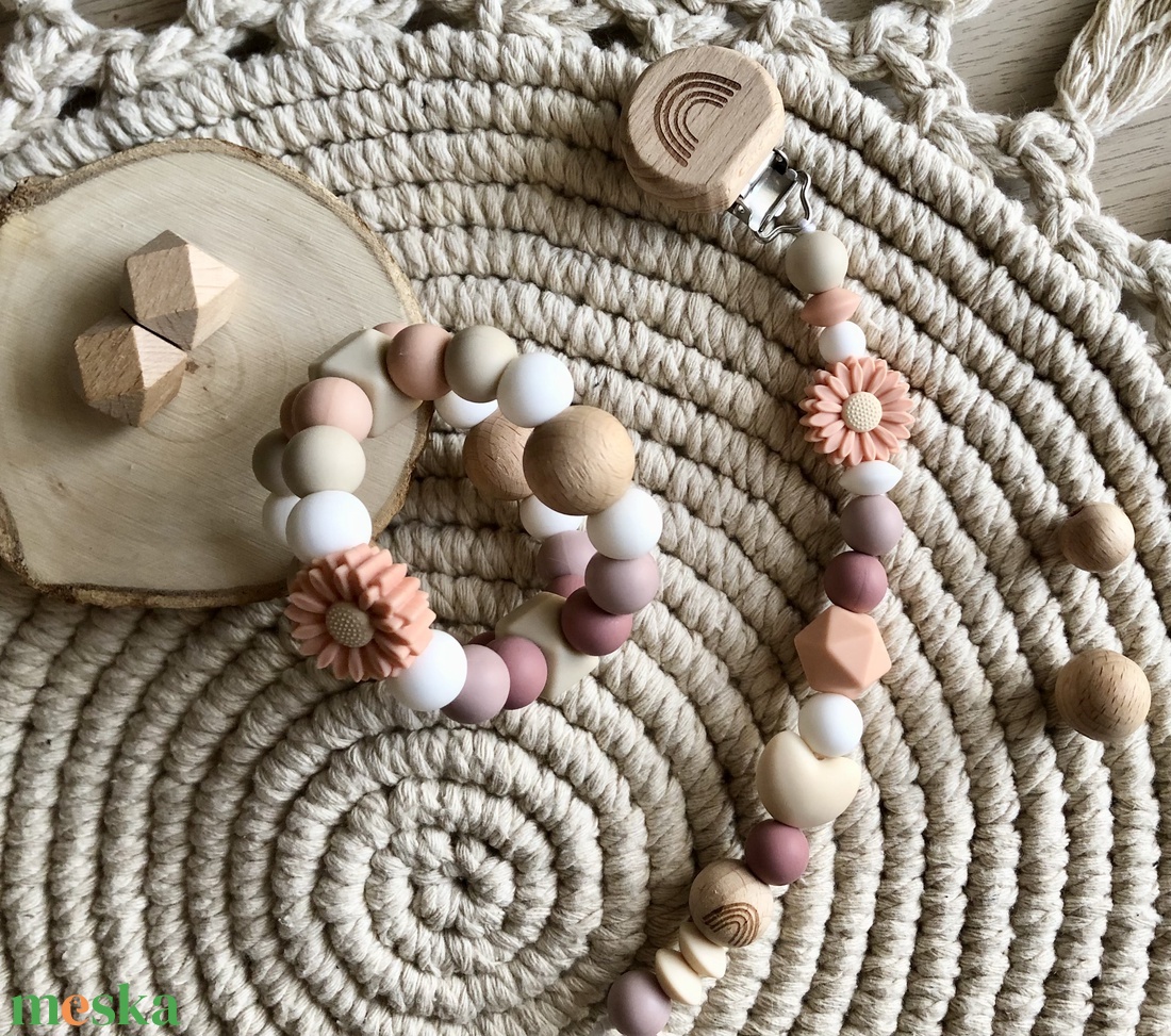 Cumilánc virággal, pasztell színben - játék & sport - 3 éves kor alattiaknak - cumilánc - Meska.hu