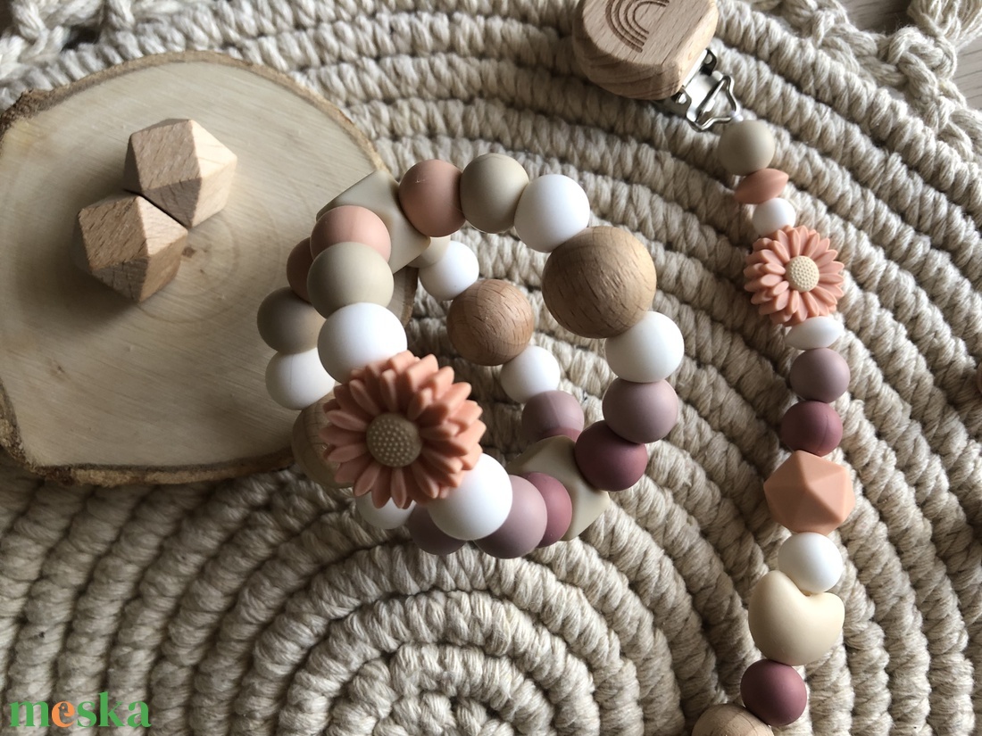 Cumilánc virággal, pasztell színben - játék & sport - 3 éves kor alattiaknak - cumilánc - Meska.hu