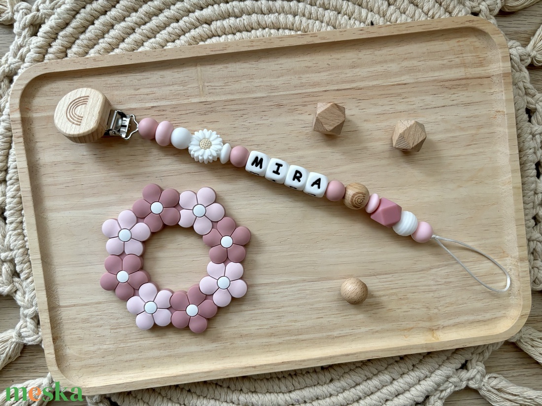 Virágos cumilánc, rágcsalánc � Babalátogató ajándék � Babaváró ajándék - játék & sport - 3 éves kor alattiaknak - cumilánc - Meska.hu