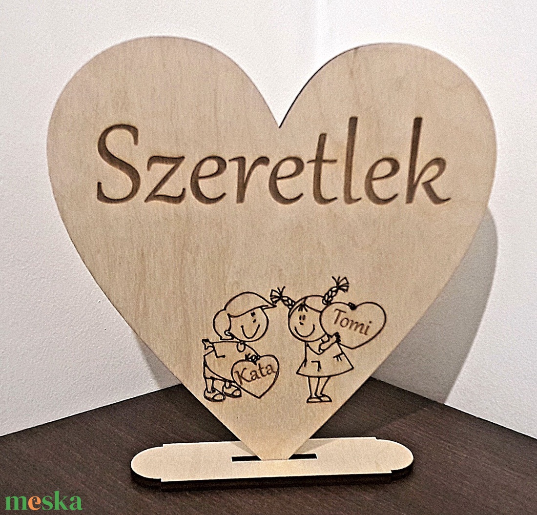 Talpas szív figurákkal és nevekkel - esküvő - dekoráció - asztaldísz - Meska.hu Talpas szív figurákkal és nevekkel - esküvő - dekoráció - asztaldísz - Meska.hu
