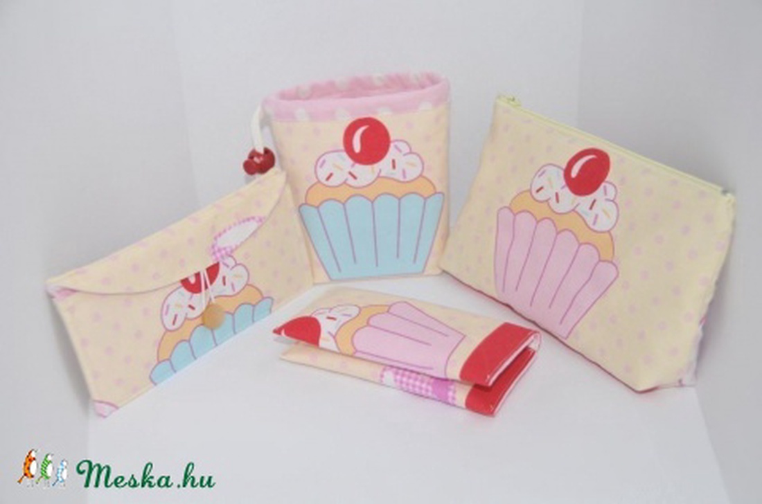 Muffin mintás-pöttyös tisztasági betét tartó és tampon tartó egyben -  - Meska.hu