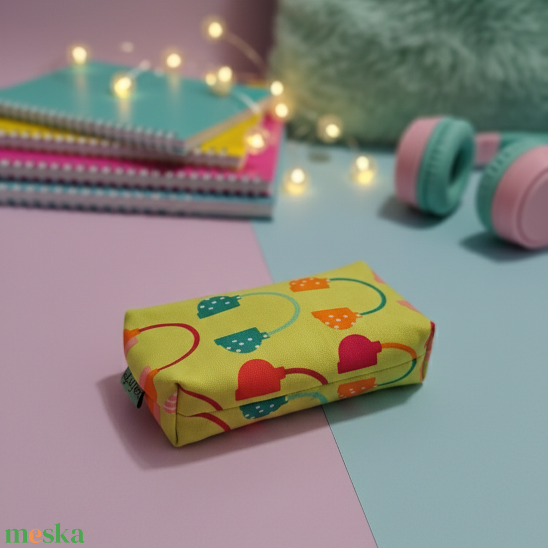 Fülhallgató mintás papírzsebkendő tartó - táska & tok - pénztárca & más tok - zsebkendőtartó tok - Meska.hu