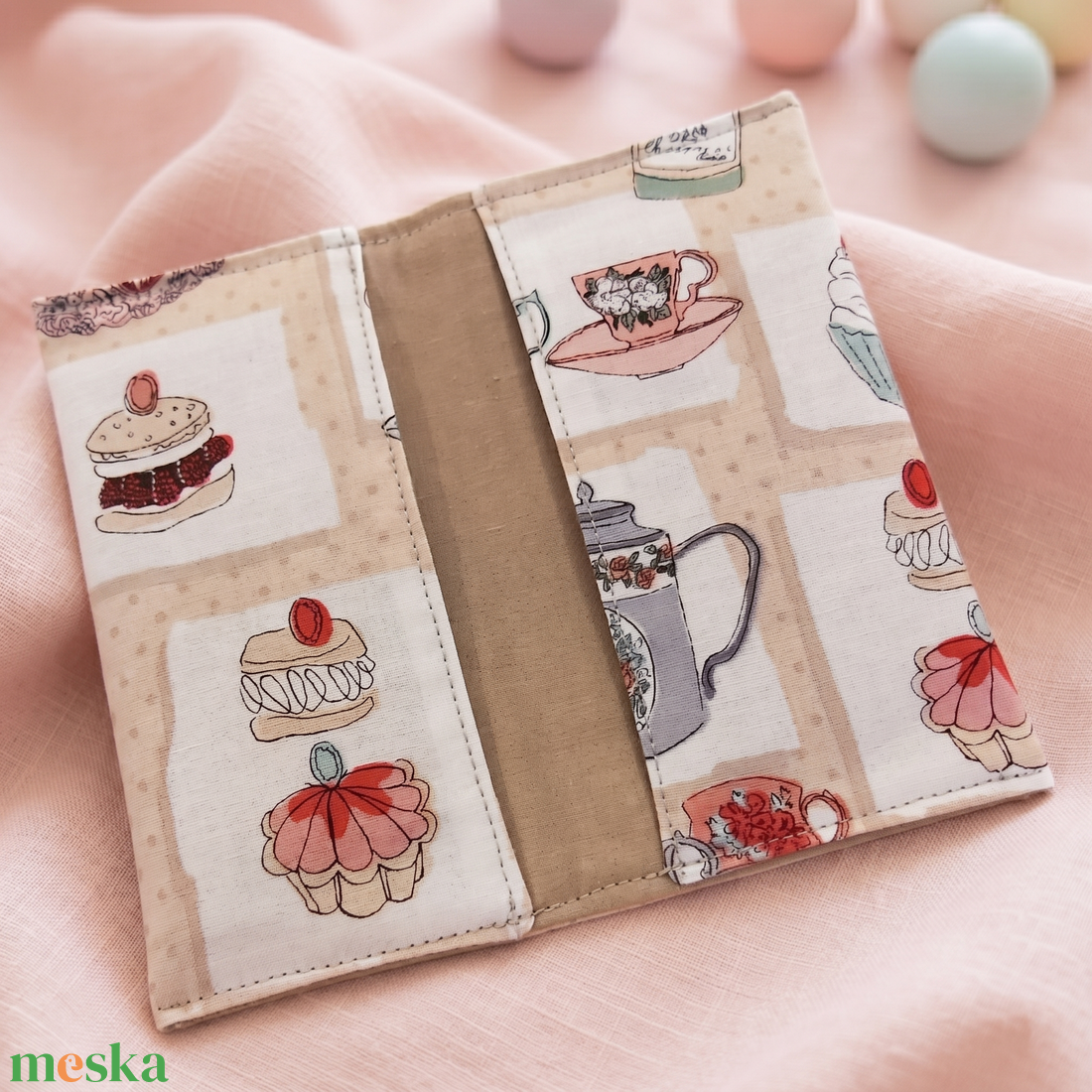 Textil papírzsebkendő tartó sütemény mintával - táska & tok - pénztárca & más tok - zsebkendőtartó tok - Meska.hu