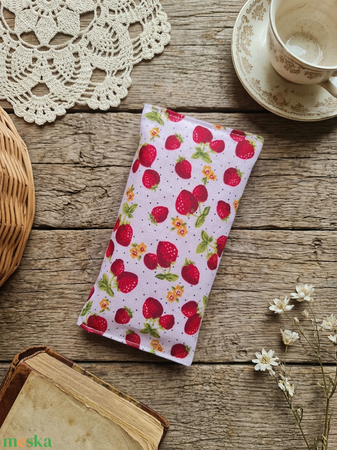 Szamócás pamut textil papírzsebkendő-tartó - táska & tok - pénztárca & más tok - zsebkendőtartó tok - Meska.hu