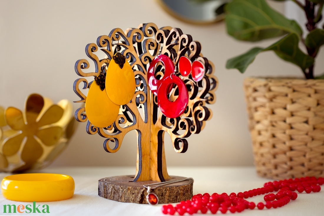 Egyedi gravírozható fa ékszertartó állvány ( diófa, nyírfa, fűzfa ) - Luigiwood - ékszer - ékszertartó - ékszertartó állvány - Meska.hu