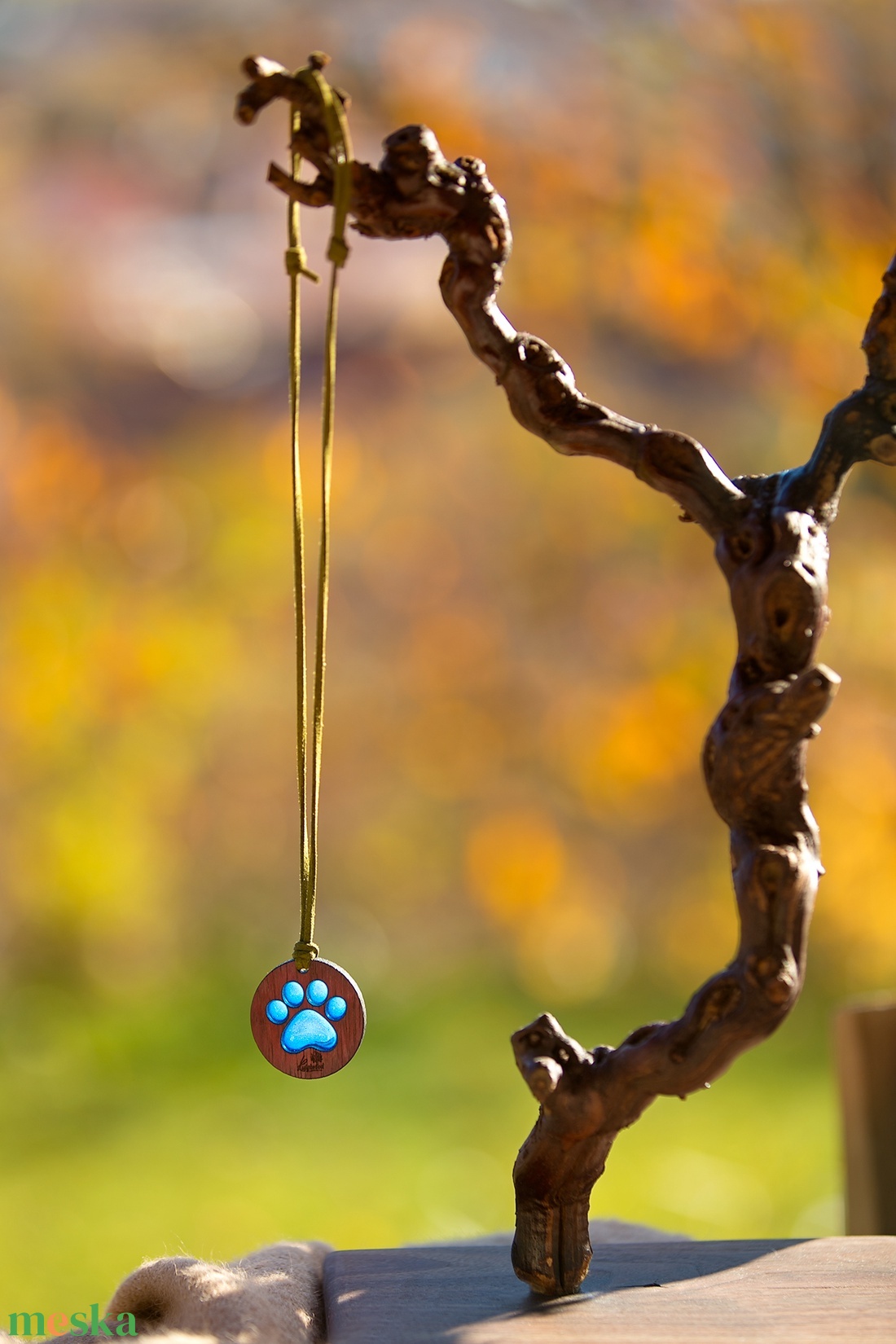 Olajfa Lélek � kézzel készült resin nyaklánc hajó vagy tappancs motívummal - Luigiwood - ékszer - nyaklánc - medál - Meska.hu